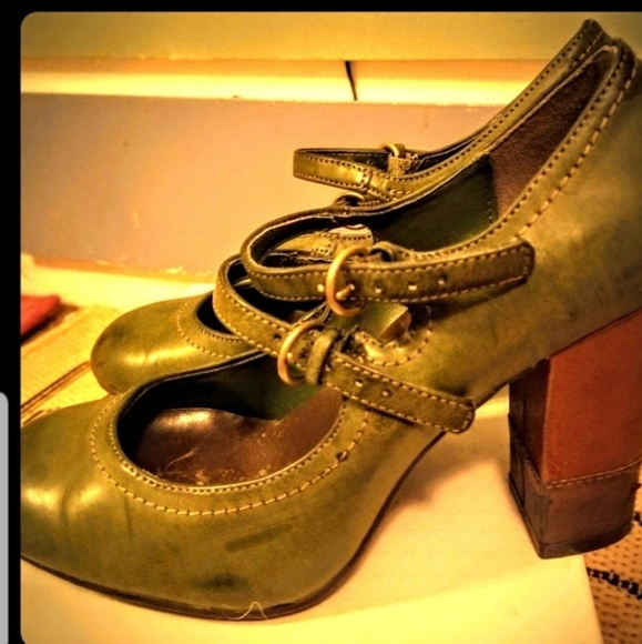 Double strapped, green vegan Maryjane pumps* see price firm - Picture 6 of 7